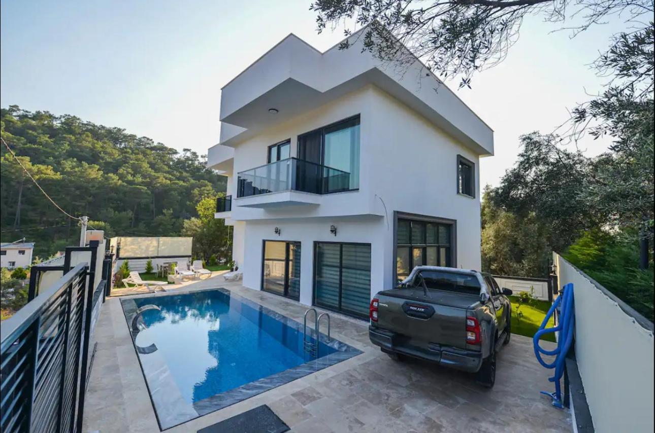 Luxury With Pool